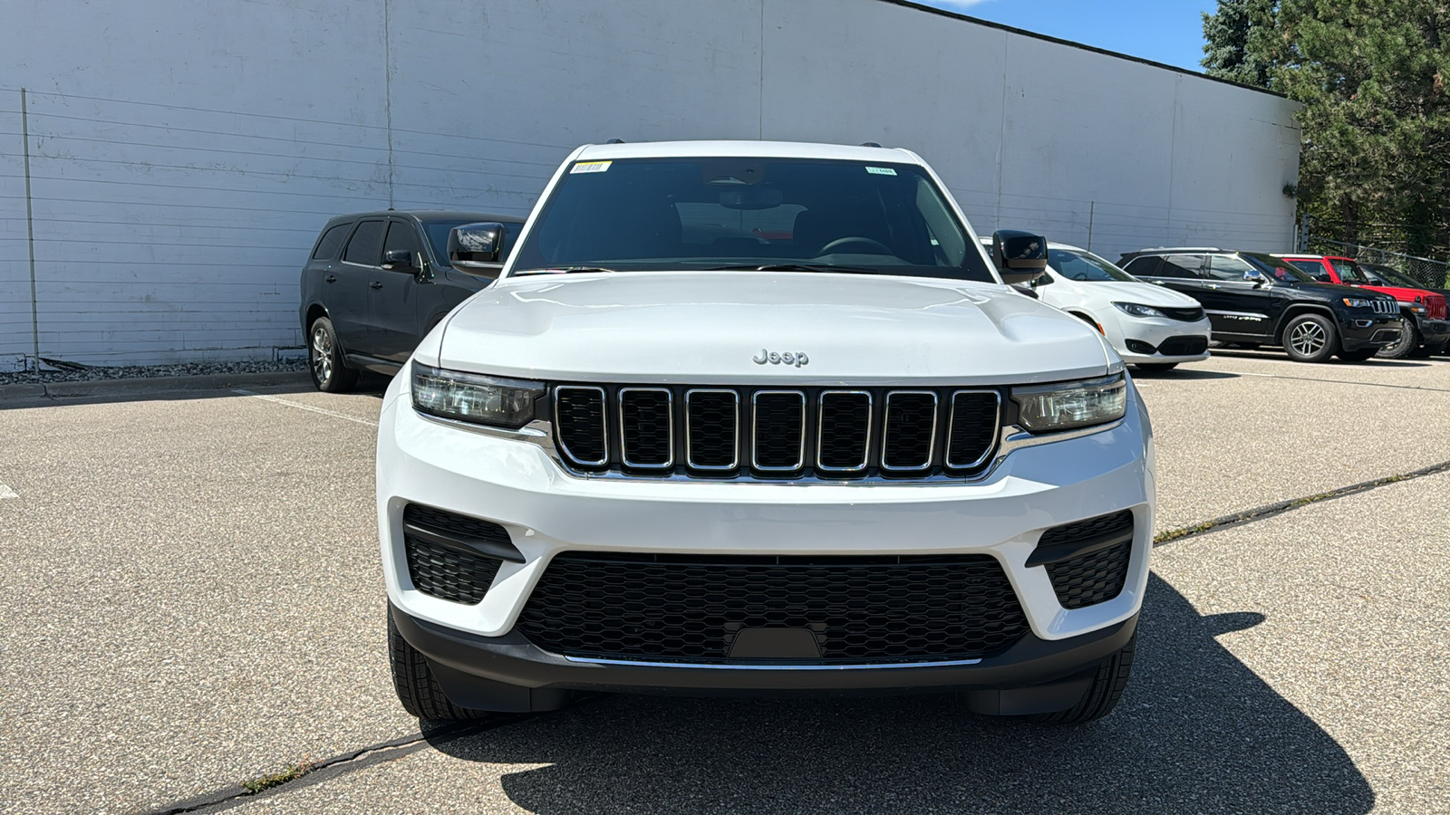 2024 Jeep Grand Cherokee Laredo 8