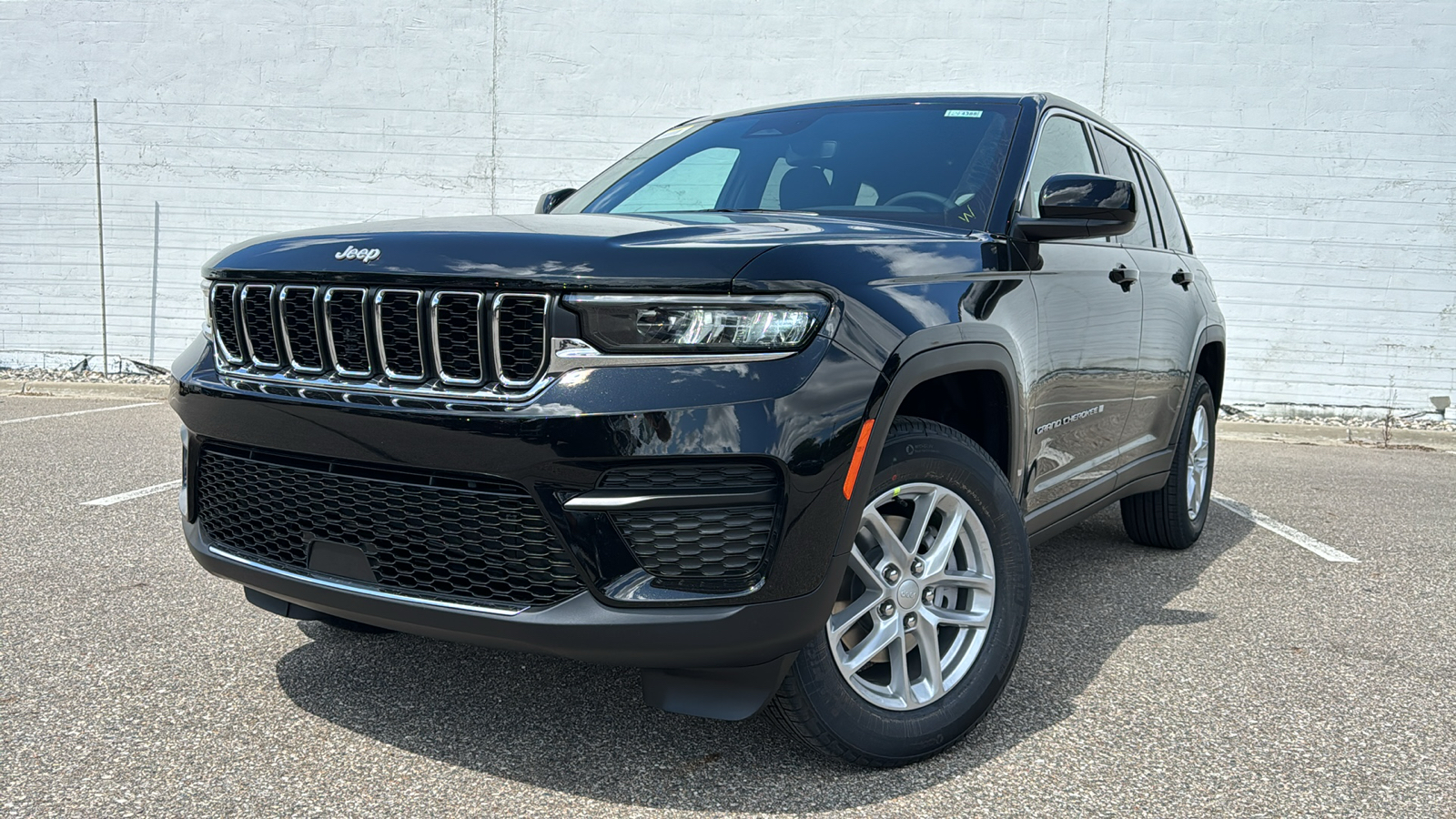 2024 Jeep Grand Cherokee Laredo 1