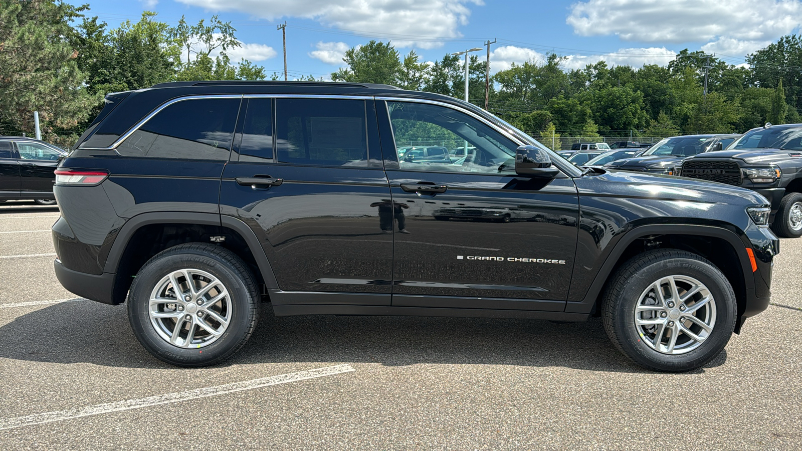 2024 Jeep Grand Cherokee Laredo 6