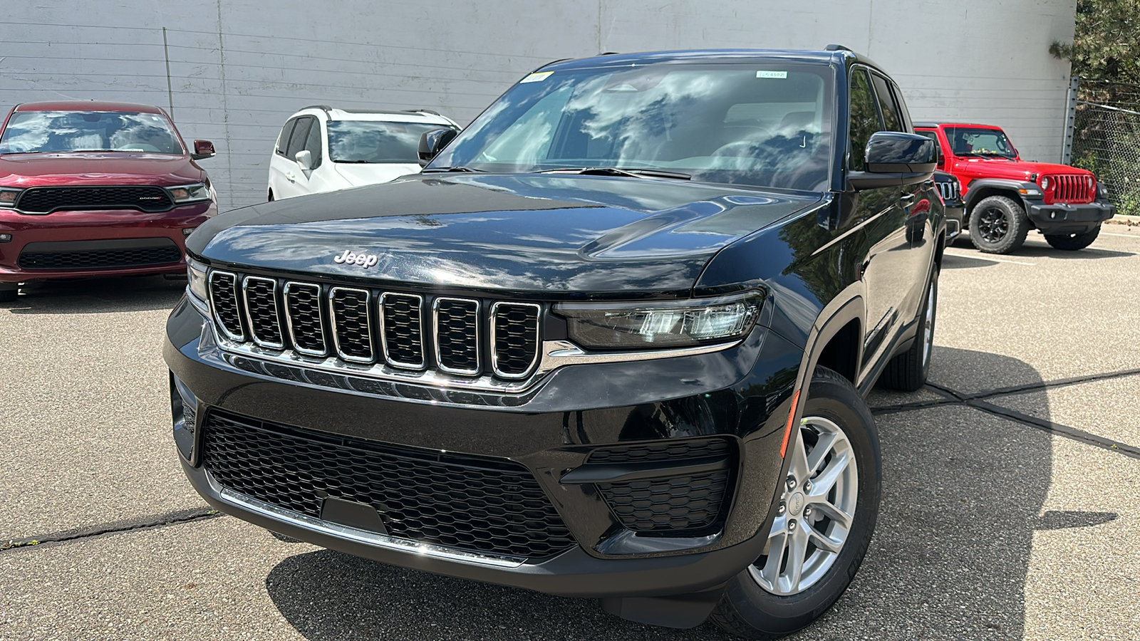 2024 Jeep Grand Cherokee Laredo 1