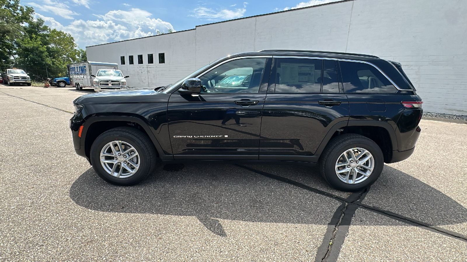 2024 Jeep Grand Cherokee Laredo 2