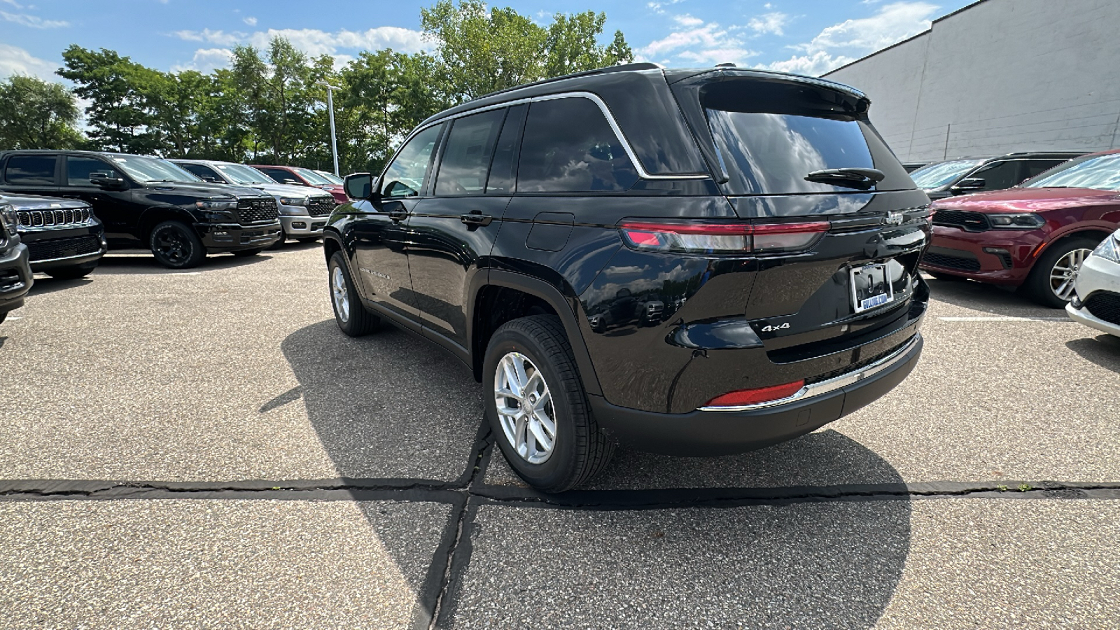 2024 Jeep Grand Cherokee Laredo 3