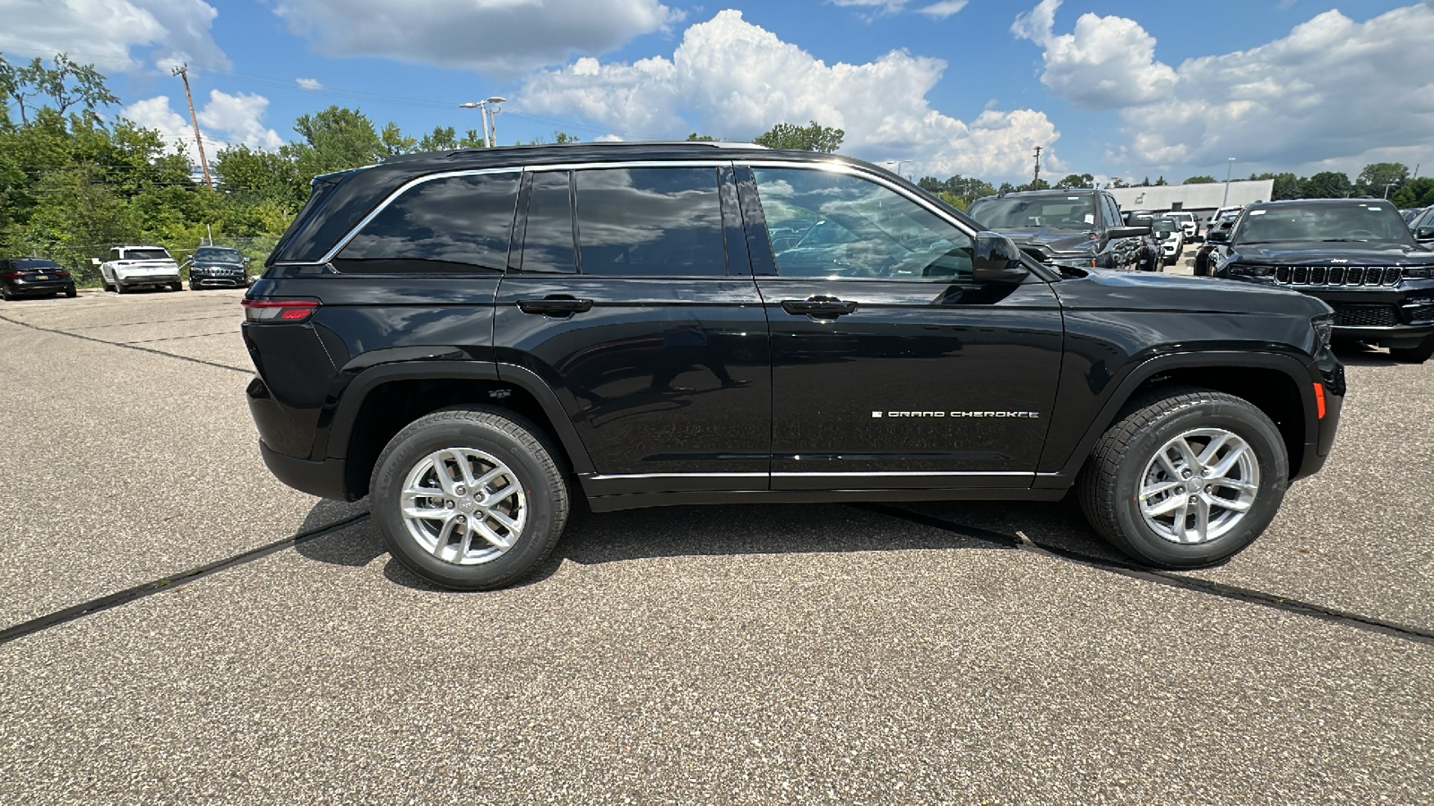 2024 Jeep Grand Cherokee Laredo 6