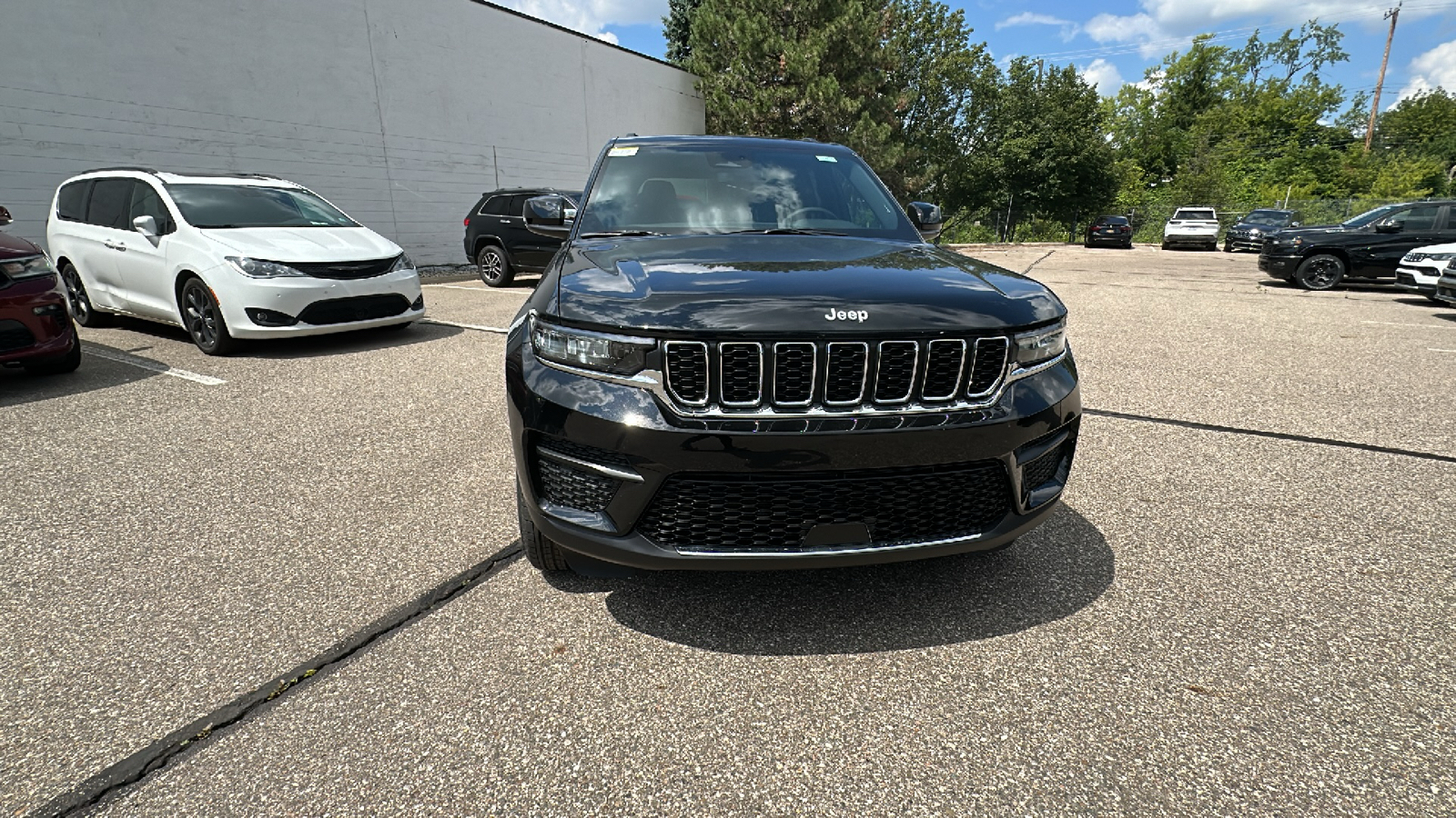 2024 Jeep Grand Cherokee Laredo 8