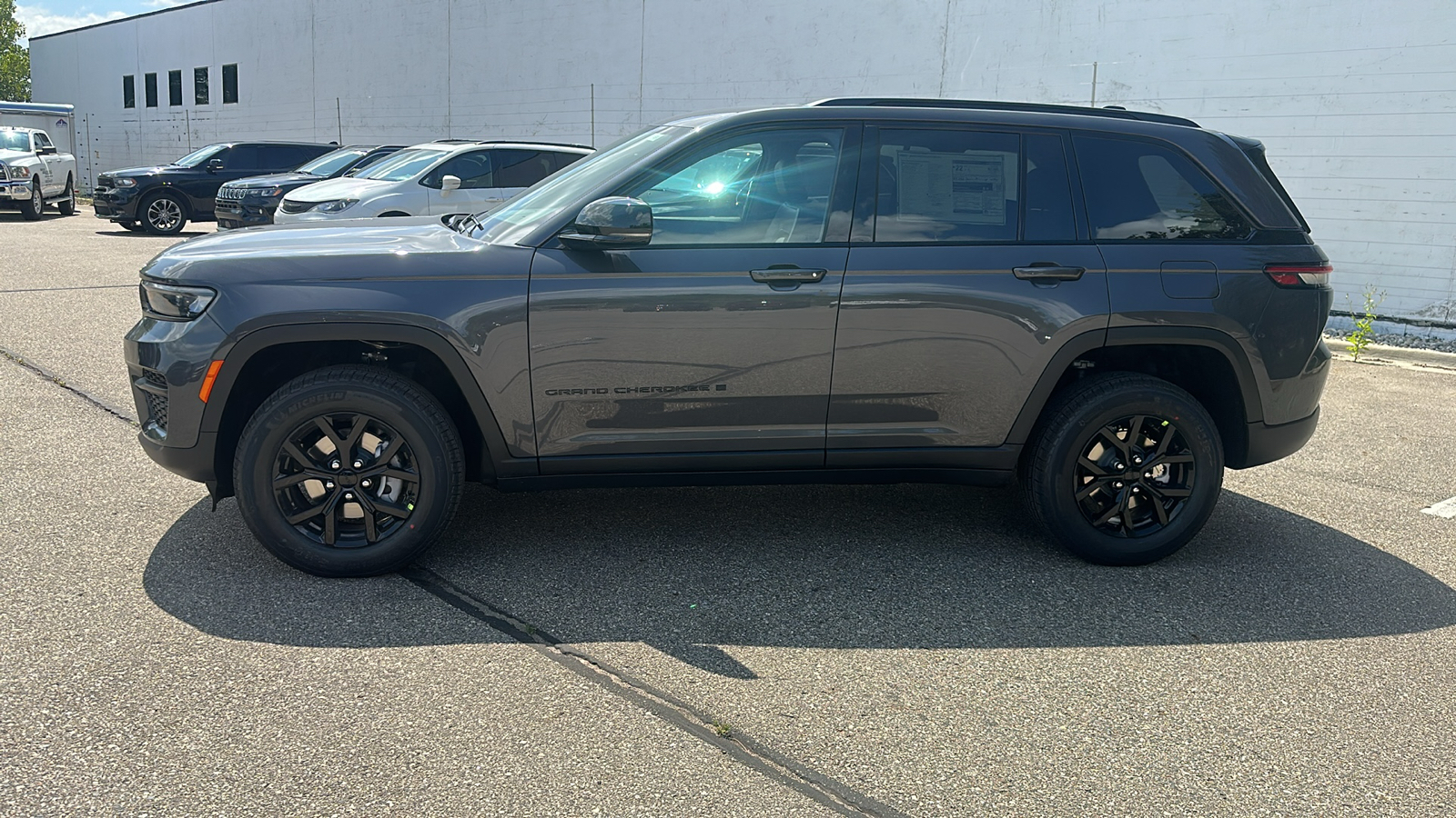 2024 Jeep Grand Cherokee Altitude 2