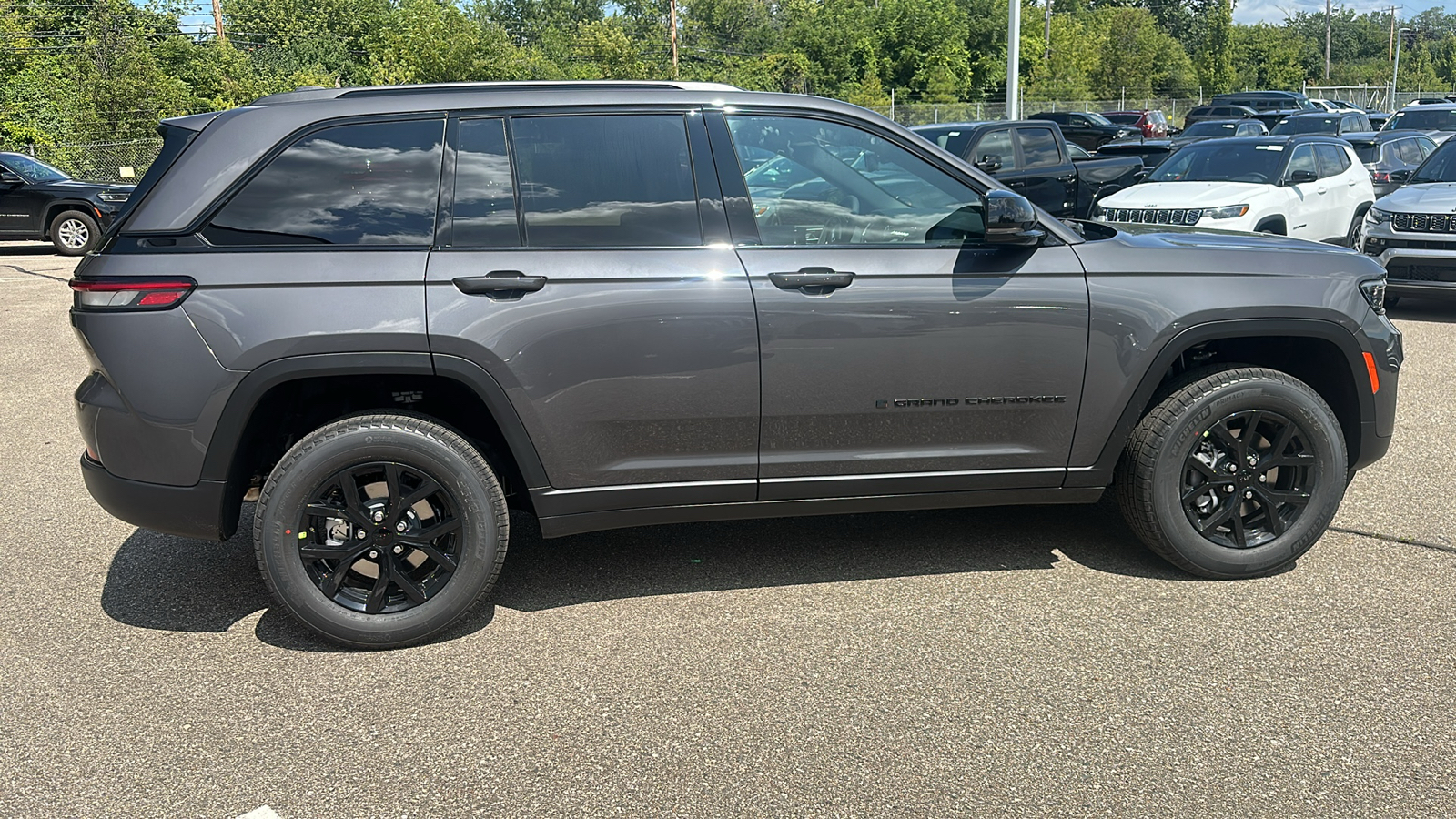 2024 Jeep Grand Cherokee Altitude 6