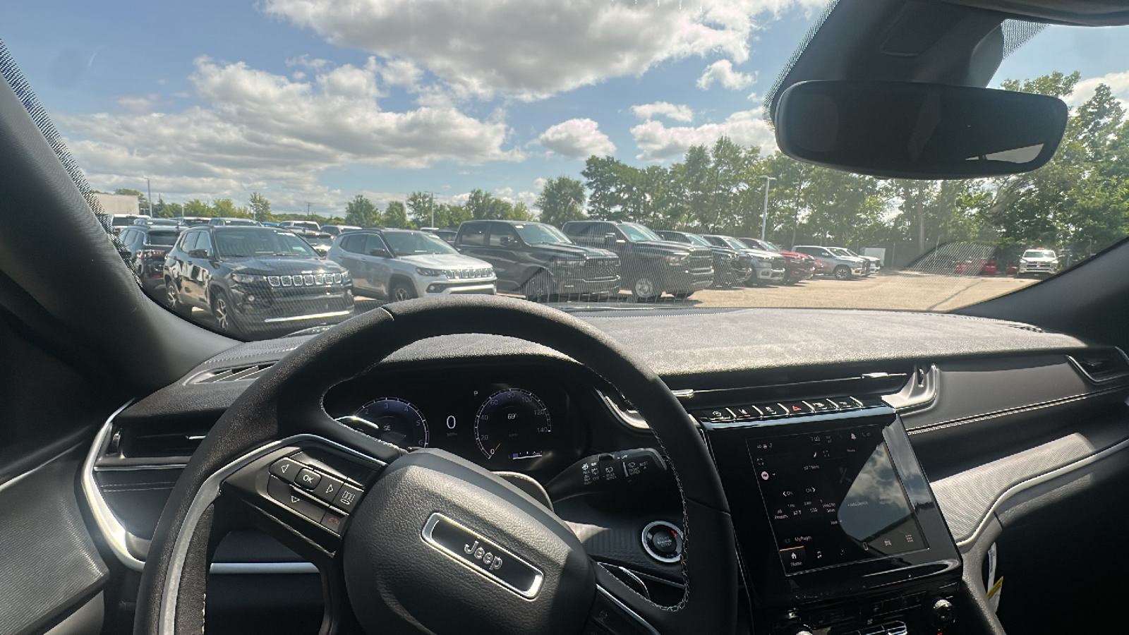 2024 Jeep Grand Cherokee Altitude 15