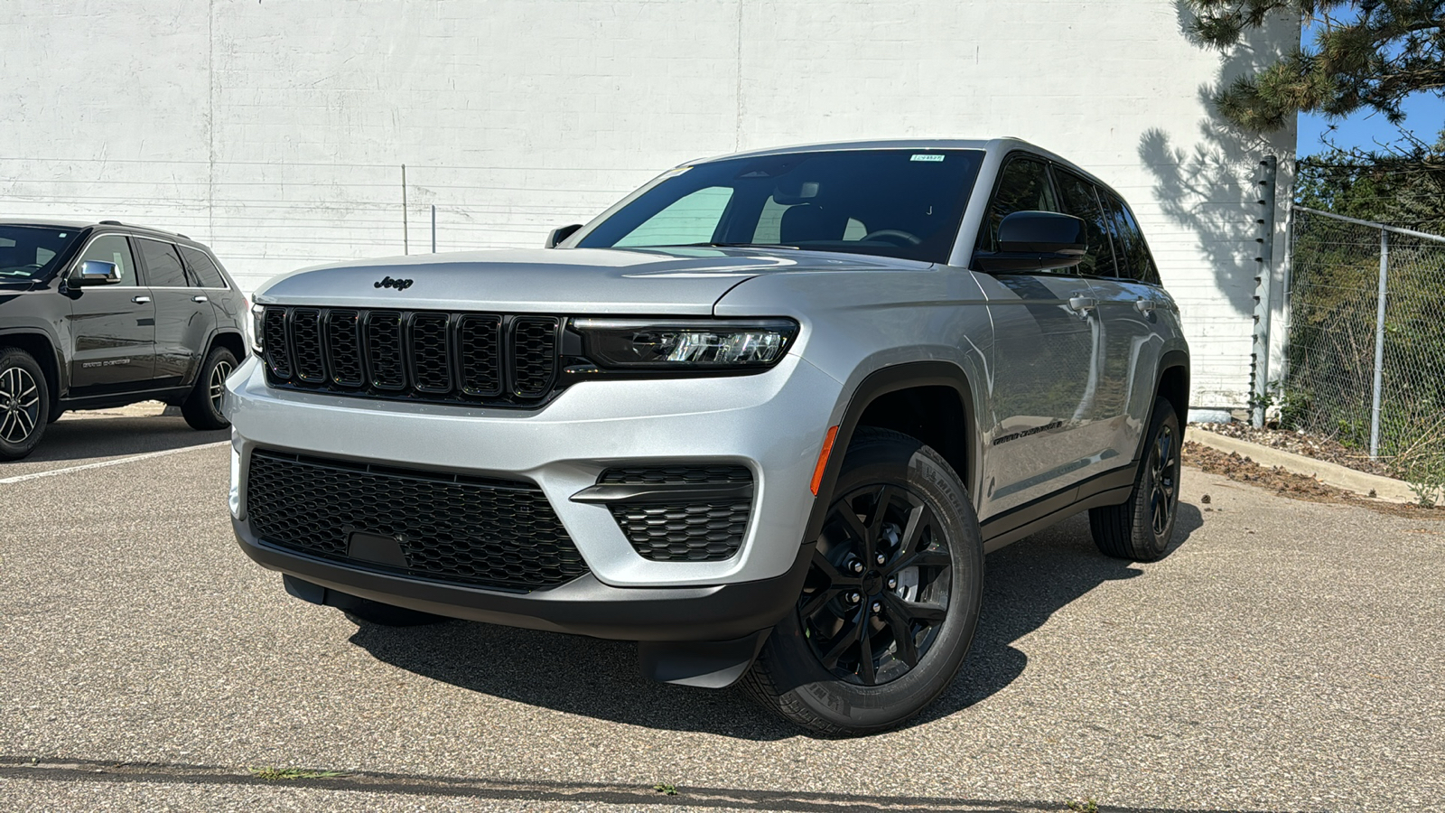 2024 Jeep Grand Cherokee Altitude 1