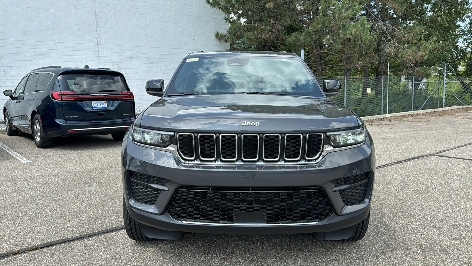 2024 Jeep Grand Cherokee Laredo 8