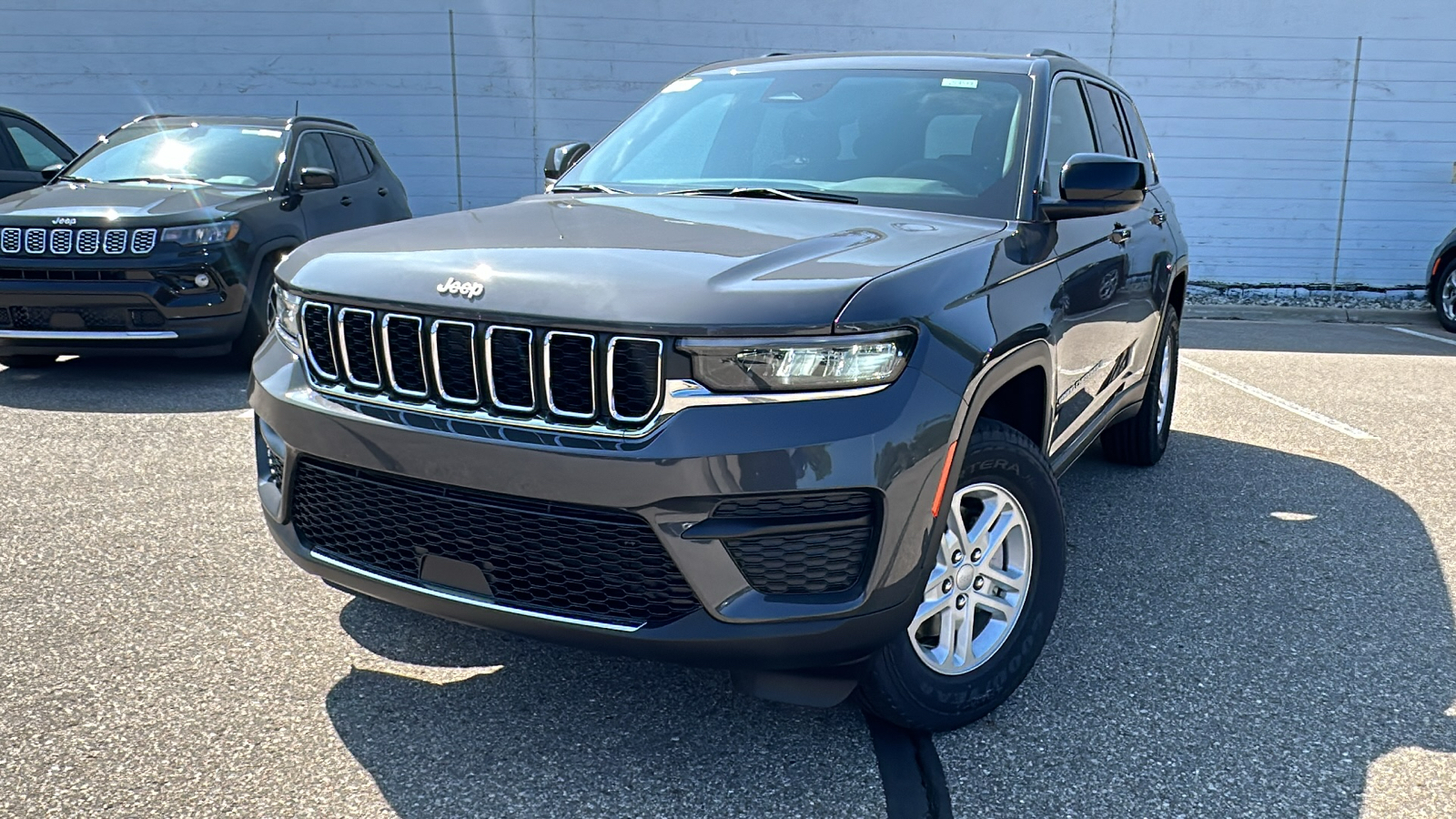 2024 Jeep Grand Cherokee Laredo 1