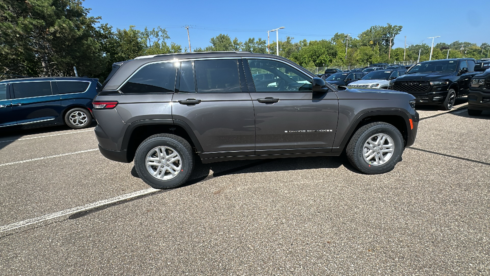 2024 Jeep Grand Cherokee Laredo 6