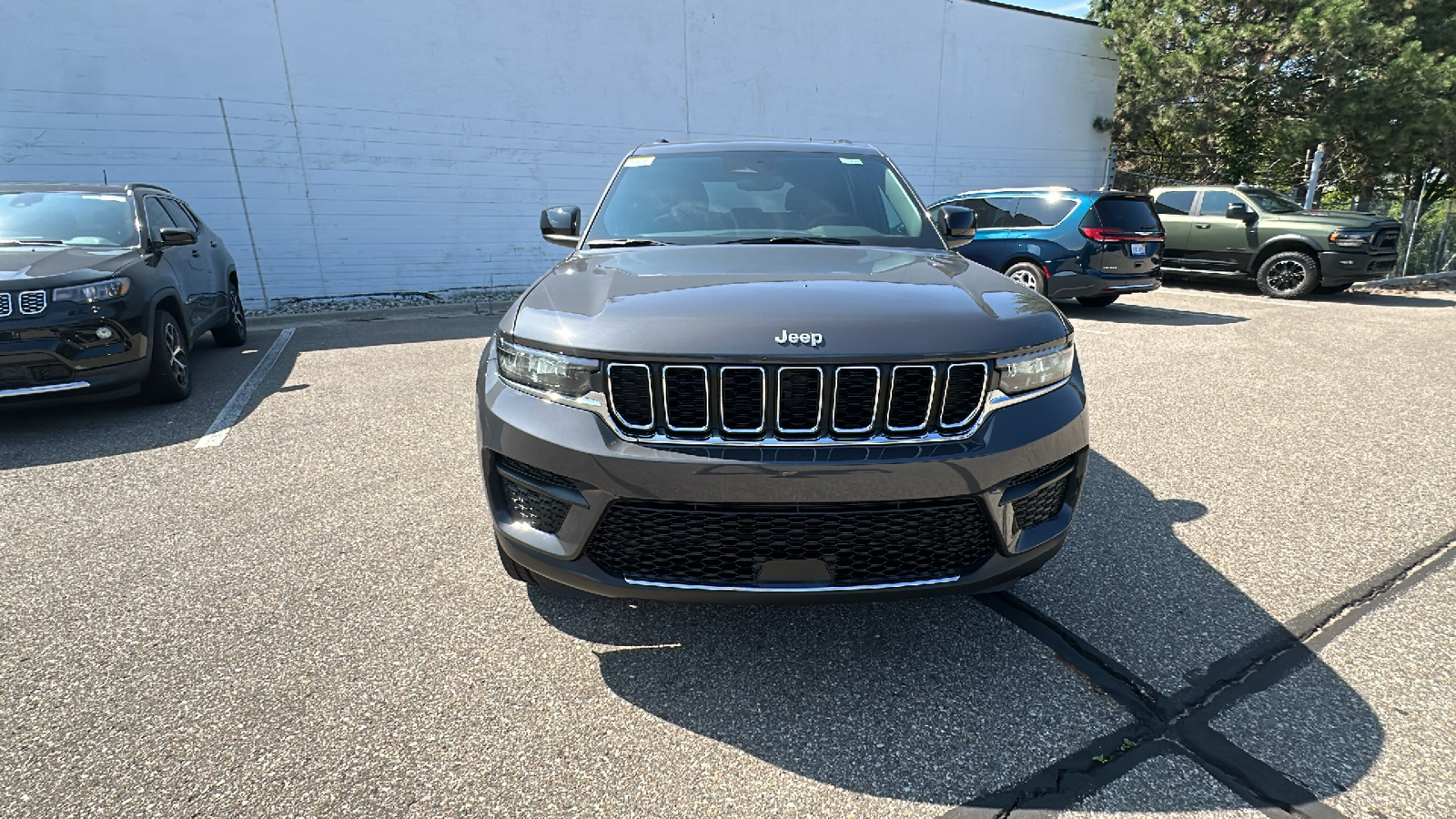 2024 Jeep Grand Cherokee Laredo 8