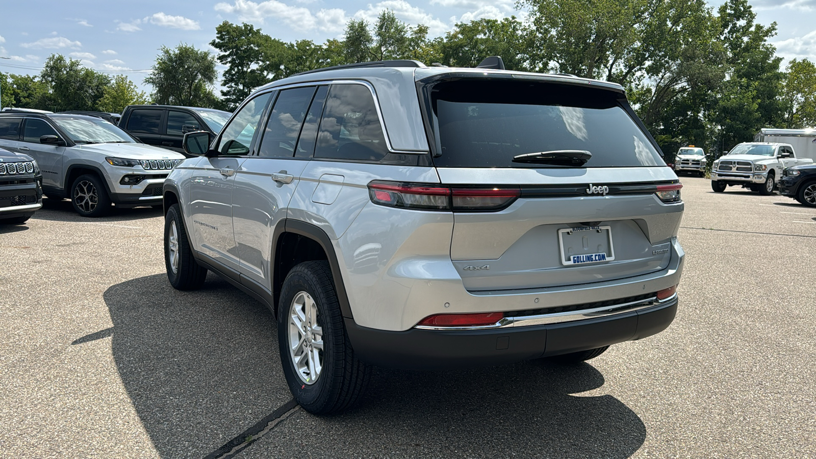 2024 Jeep Grand Cherokee Laredo 3