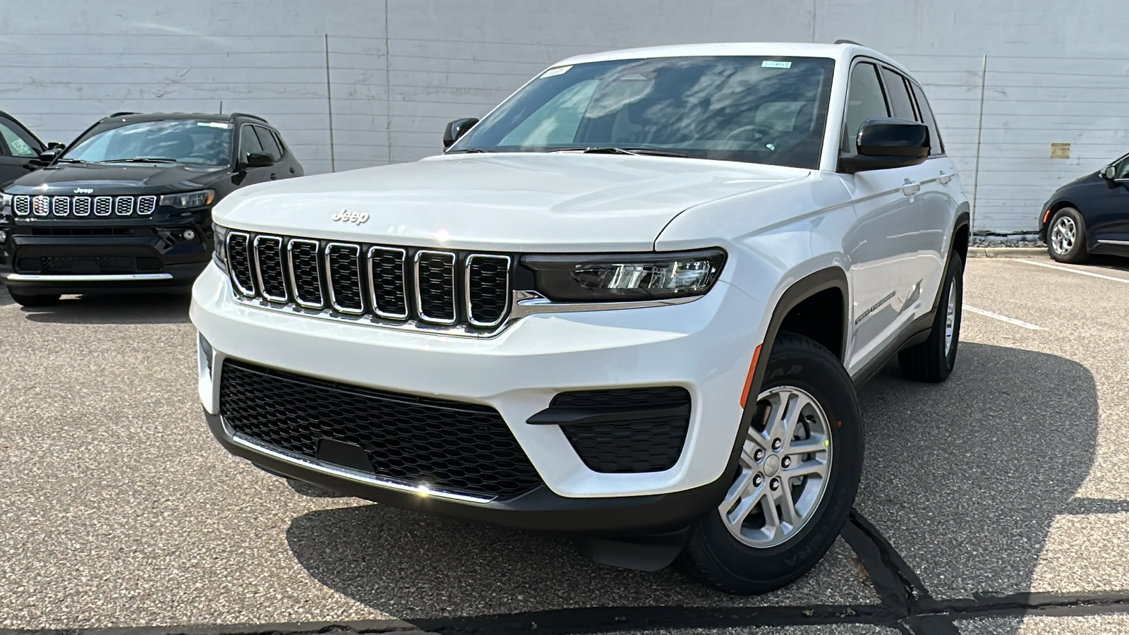 2024 Jeep Grand Cherokee Laredo 1