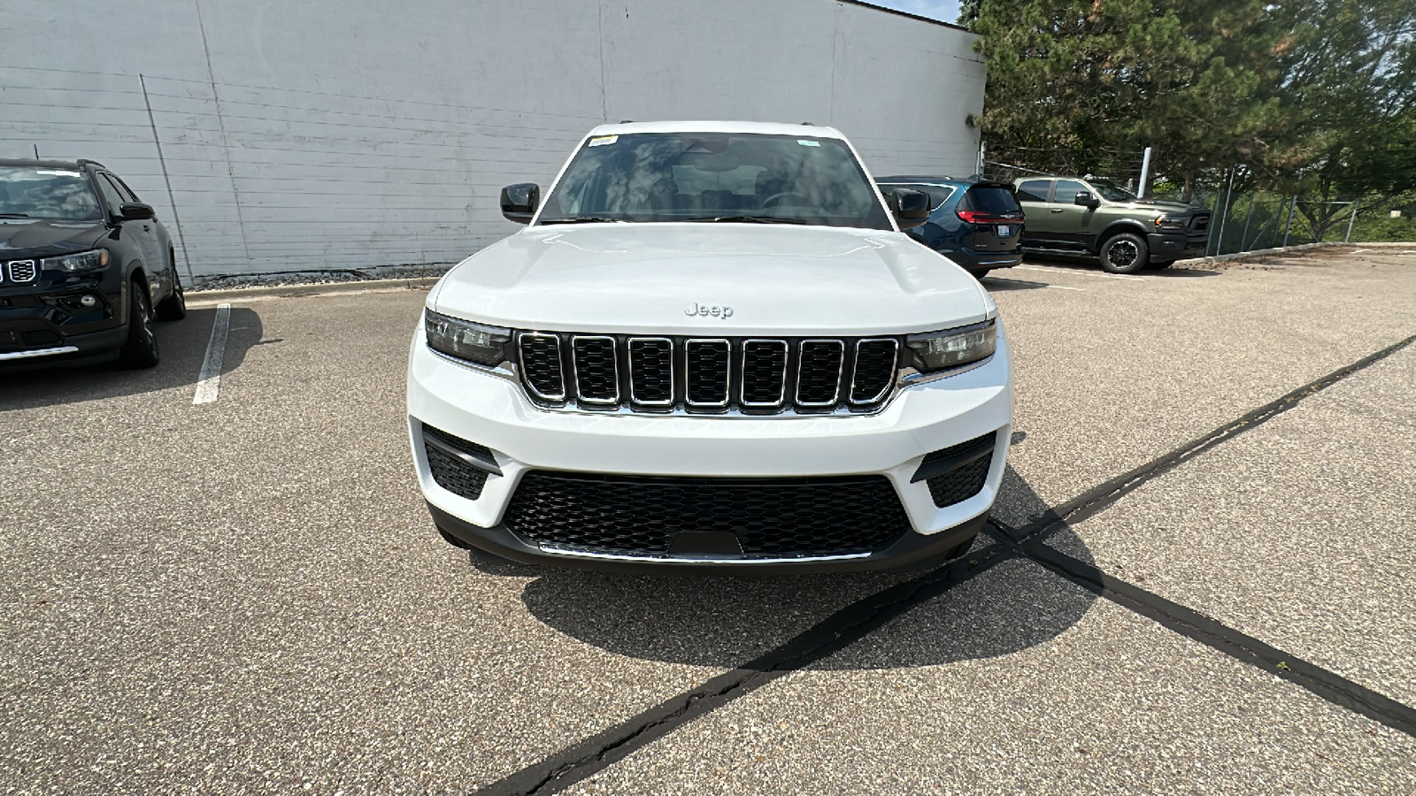 2024 Jeep Grand Cherokee Laredo 8