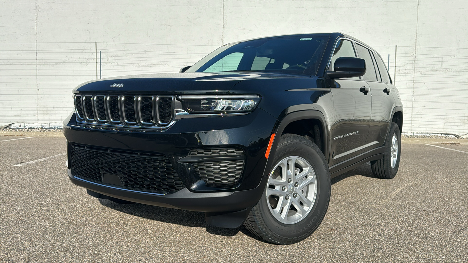 2024 Jeep Grand Cherokee Laredo 1