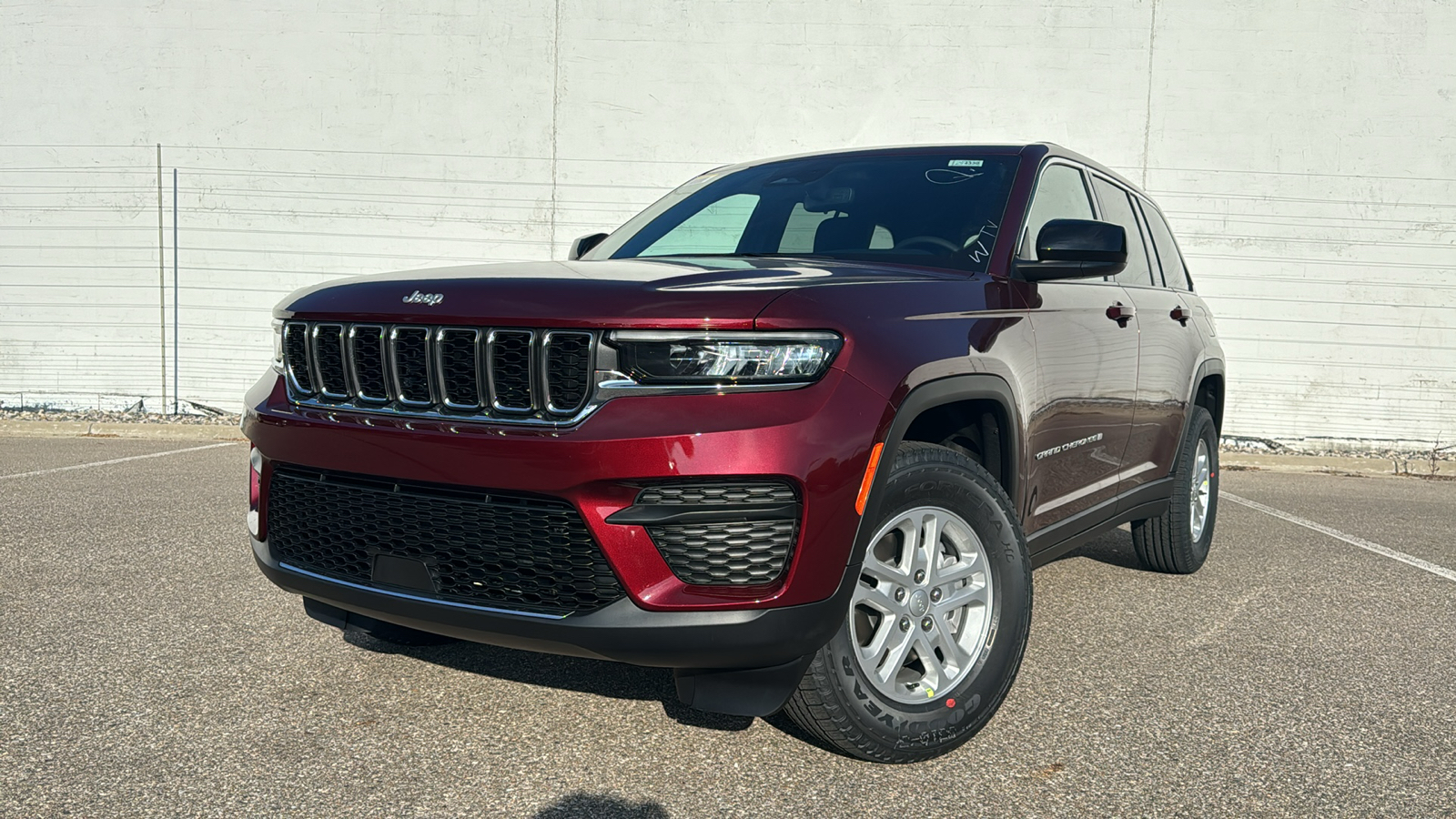 2024 Jeep Grand Cherokee Laredo 1