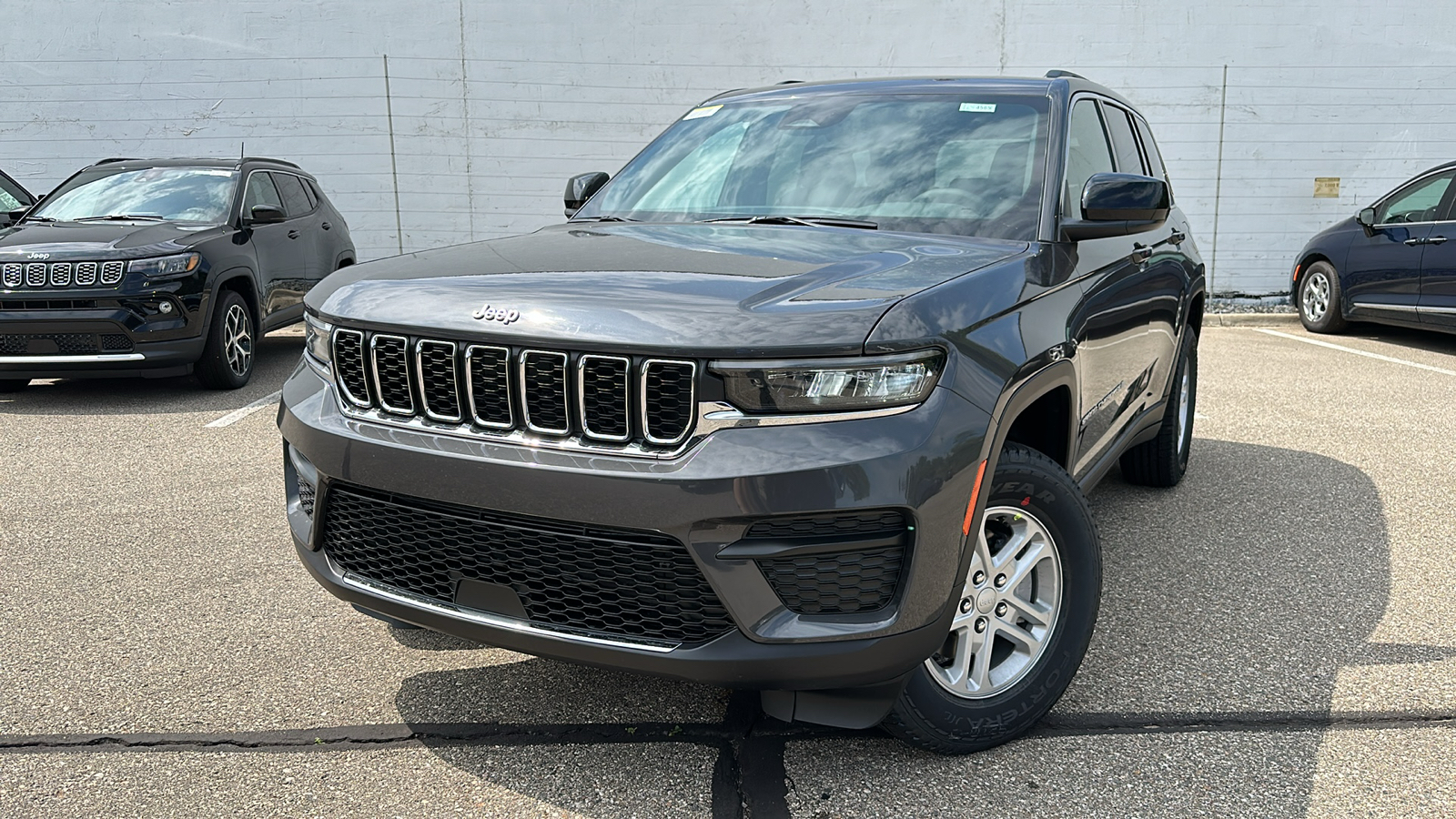 2024 Jeep Grand Cherokee Laredo 1