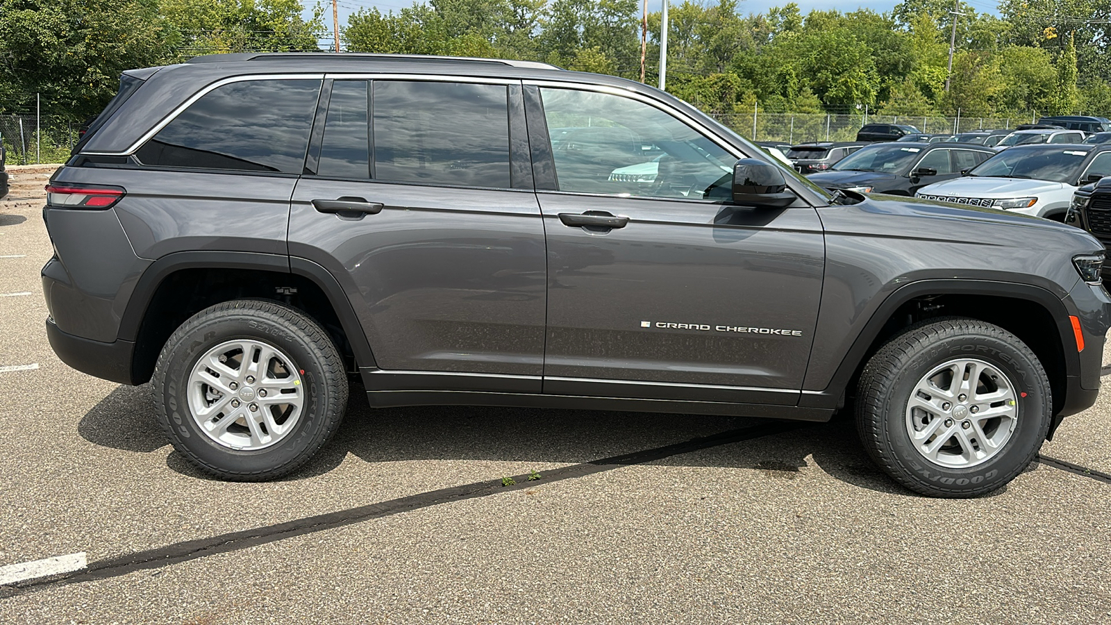 2024 Jeep Grand Cherokee Laredo 6