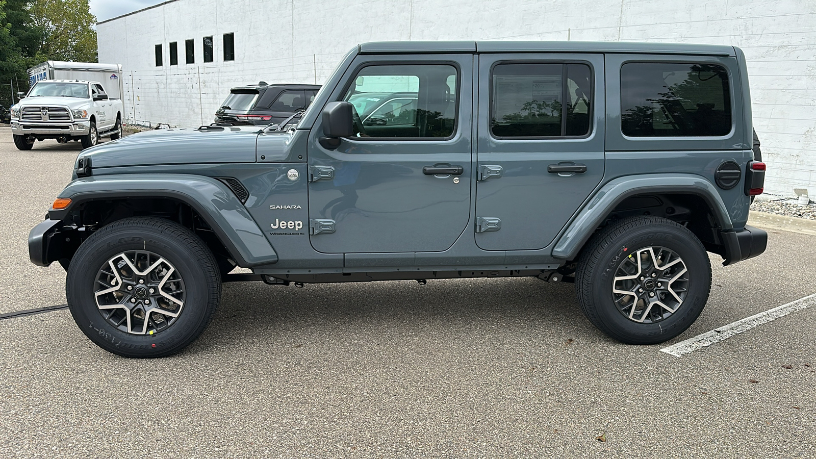 2024 Jeep Wrangler Sahara 2