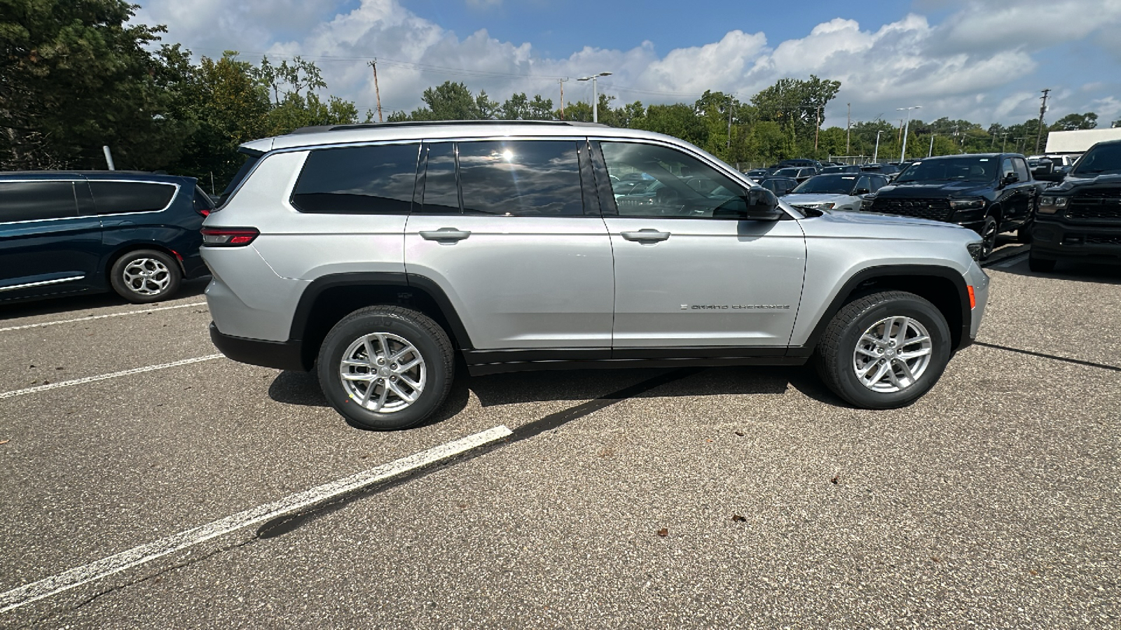 2024 Jeep Grand Cherokee L Laredo 6