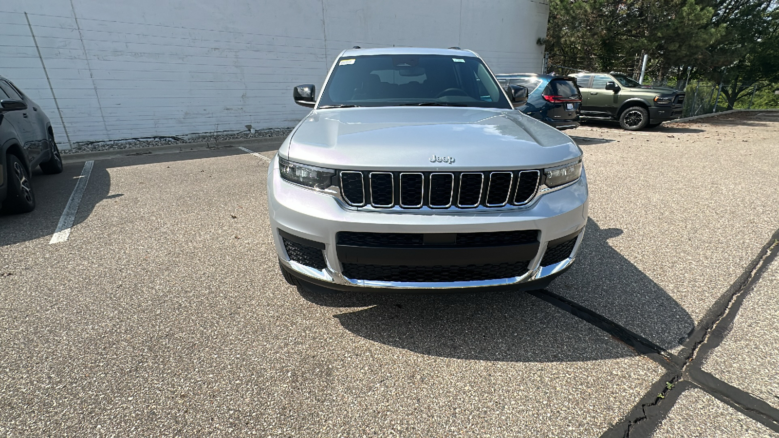 2024 Jeep Grand Cherokee L Laredo 8