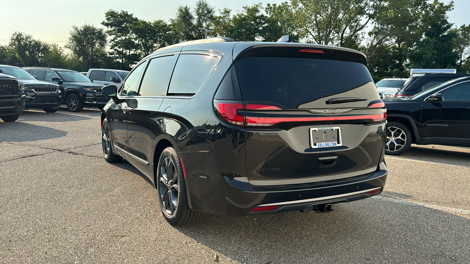 2024 Chrysler Pacifica Touring L 3