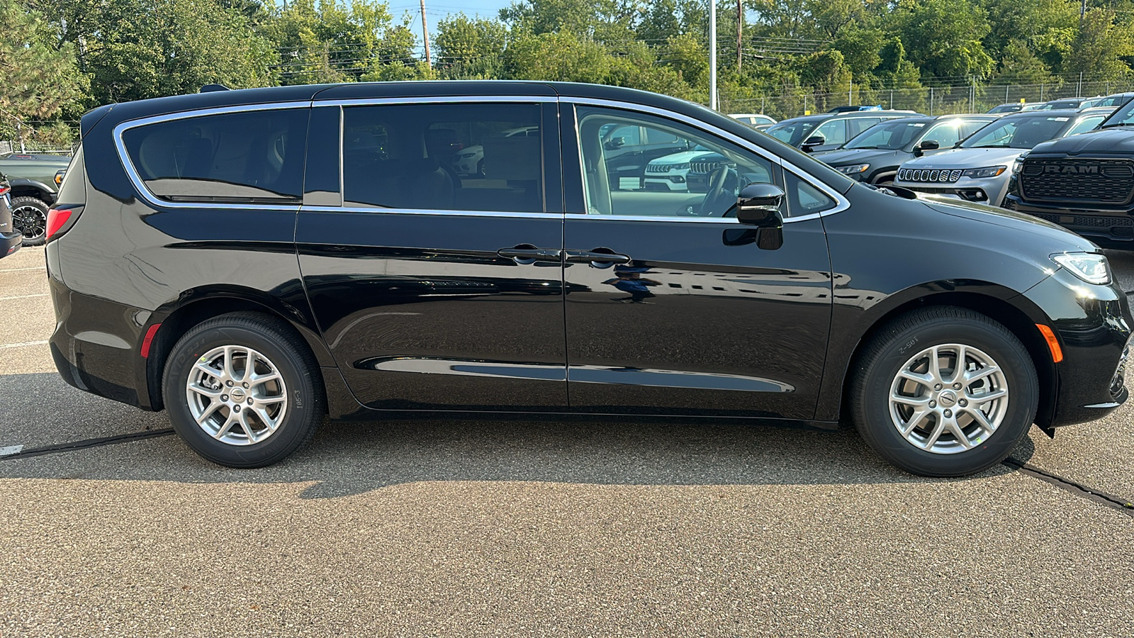 2024 Chrysler Pacifica Touring L 6