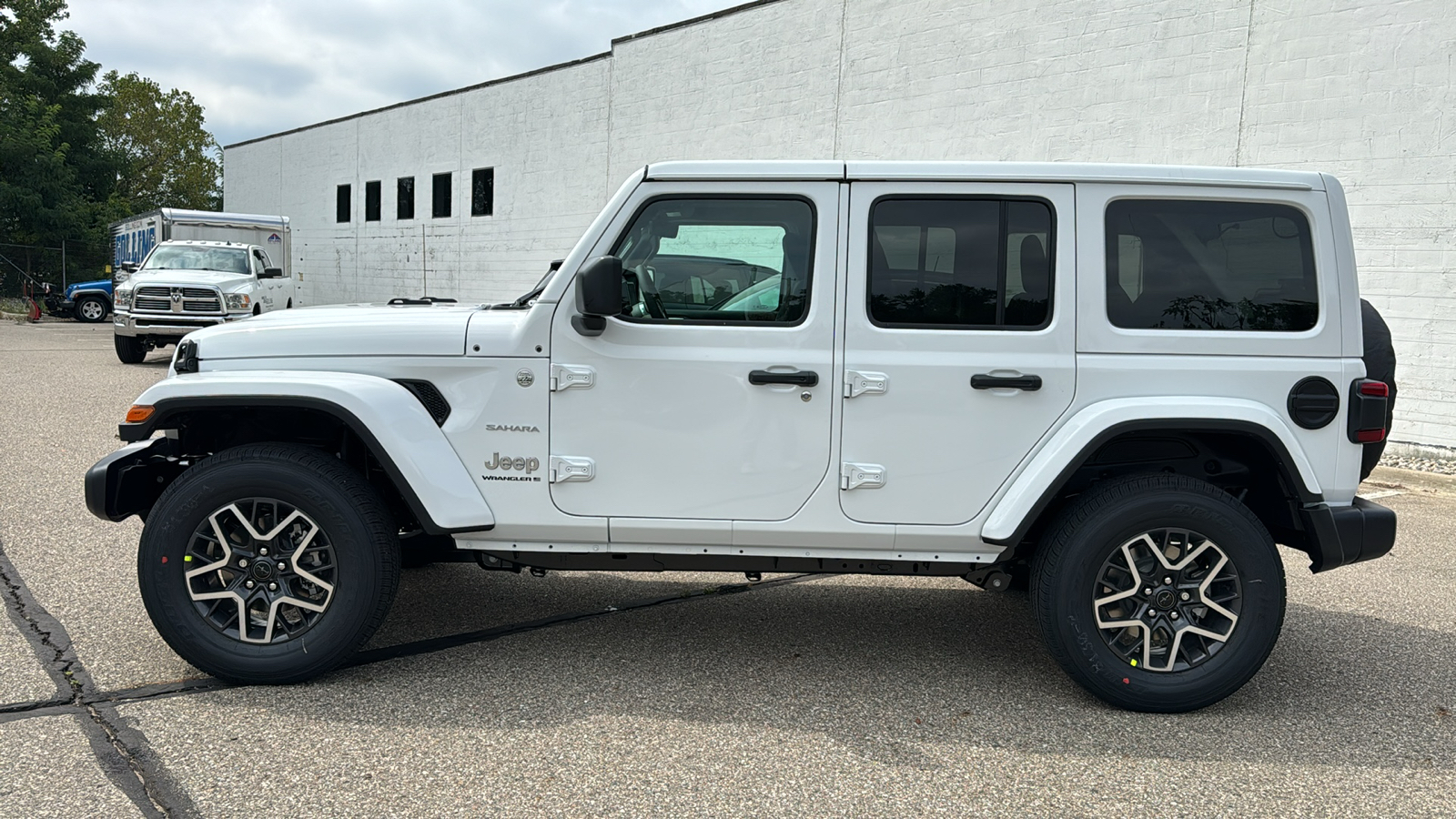 2024 Jeep Wrangler Sahara 2