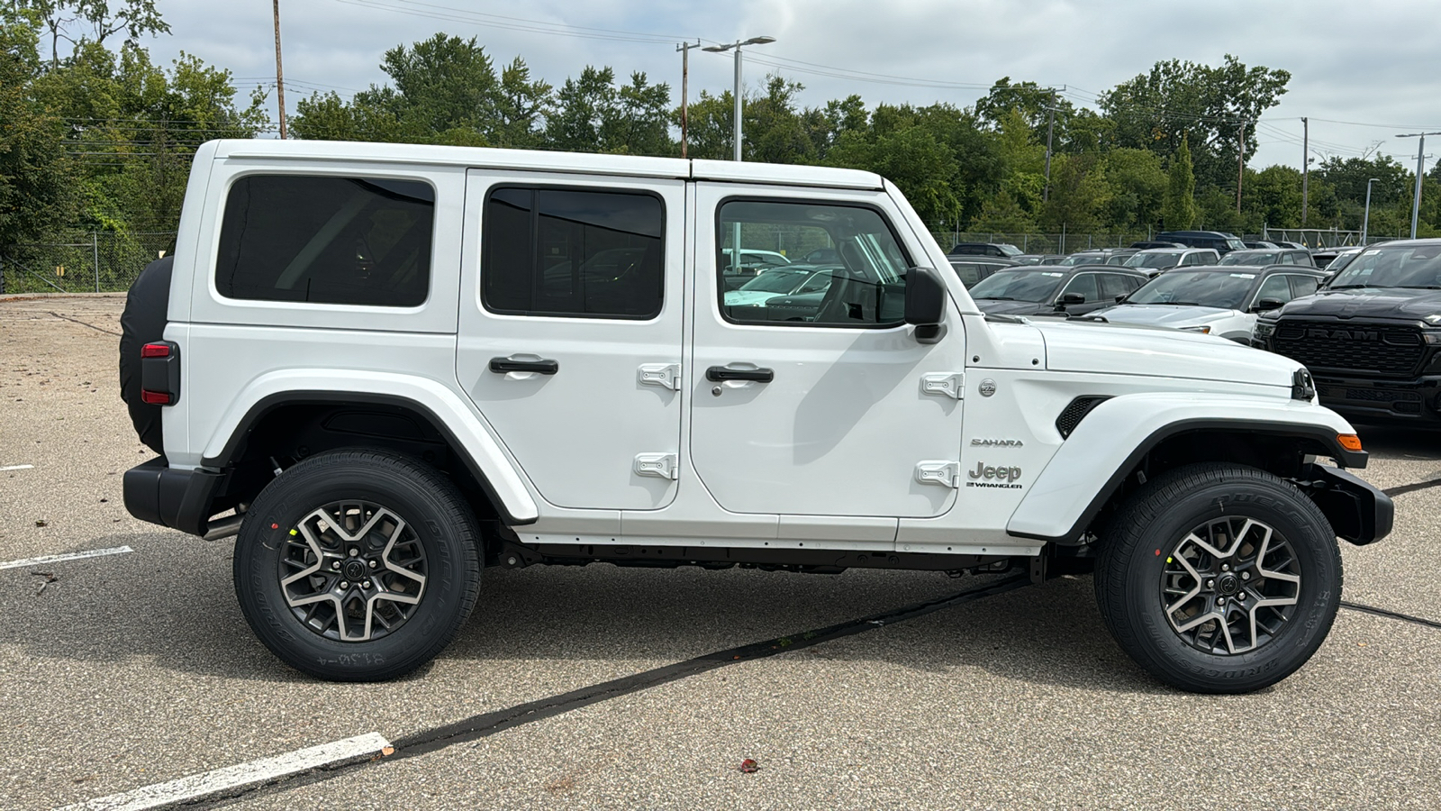 2024 Jeep Wrangler Sahara 6