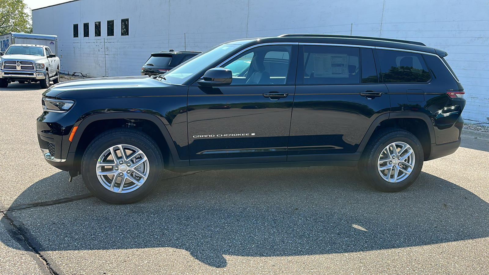 2024 Jeep Grand Cherokee L Laredo 2