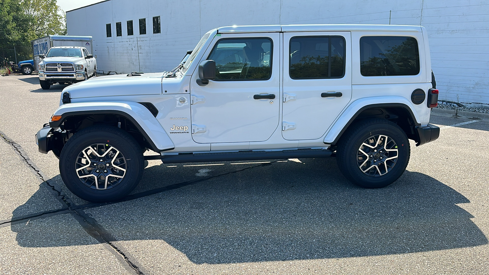 2024 Jeep Wrangler Sahara 2