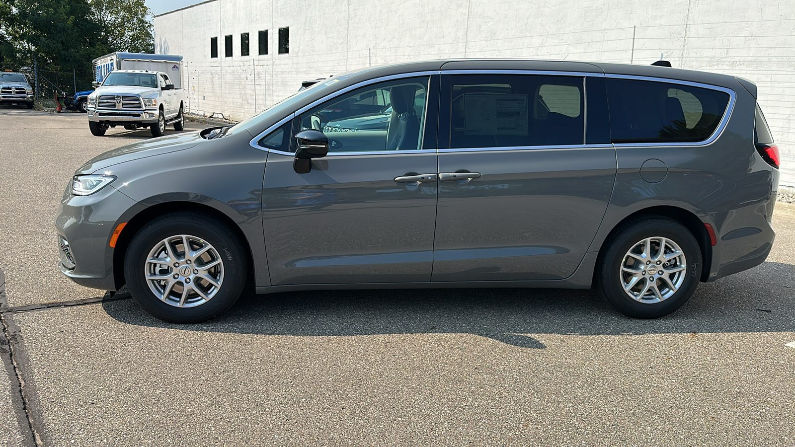 2024 Chrysler Pacifica Touring L 2