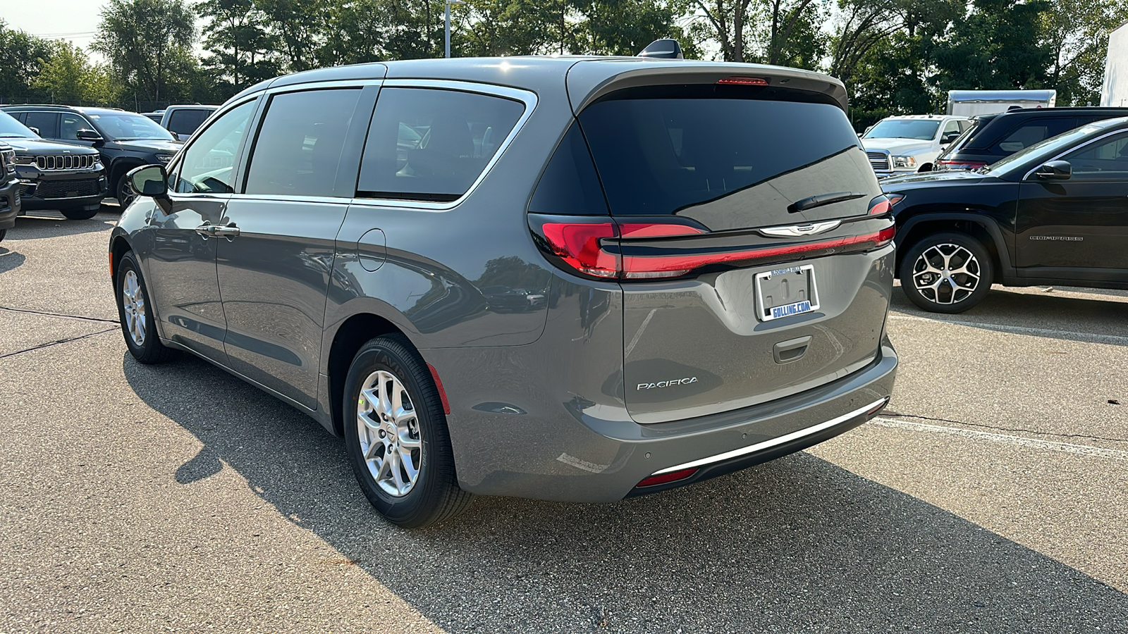 2024 Chrysler Pacifica Touring L 3