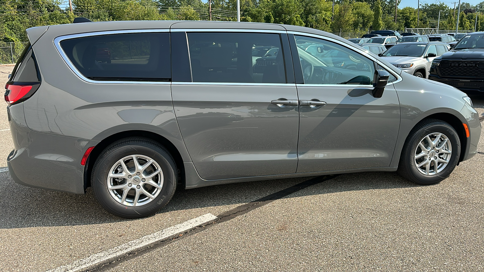 2024 Chrysler Pacifica Touring L 6