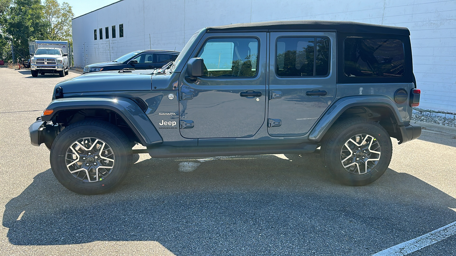 2024 Jeep Wrangler Sahara 2