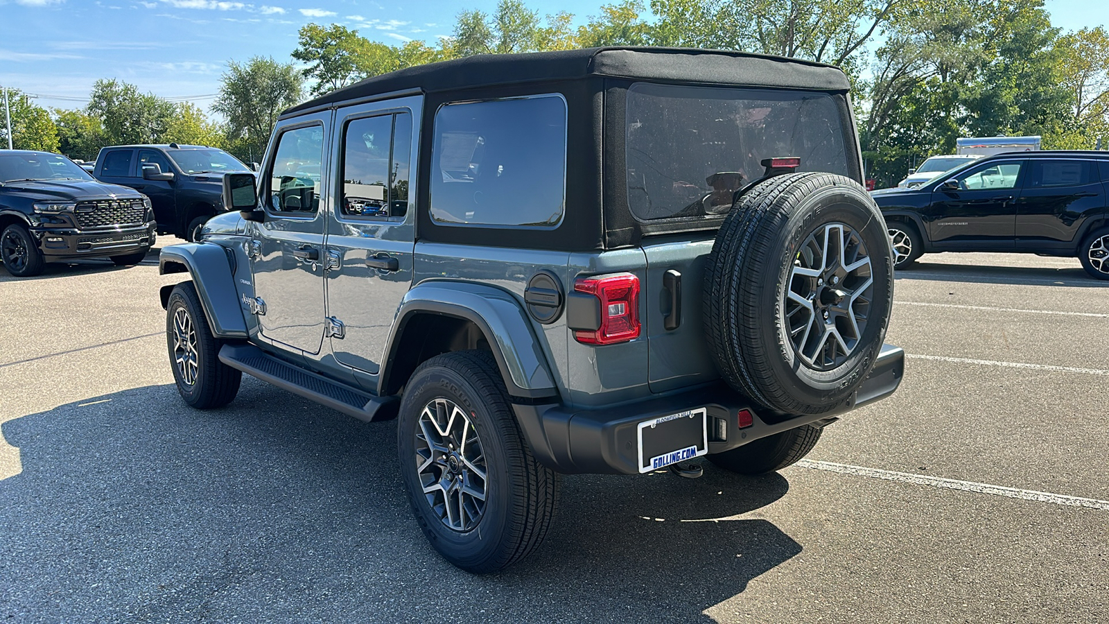 2024 Jeep Wrangler Sahara 3