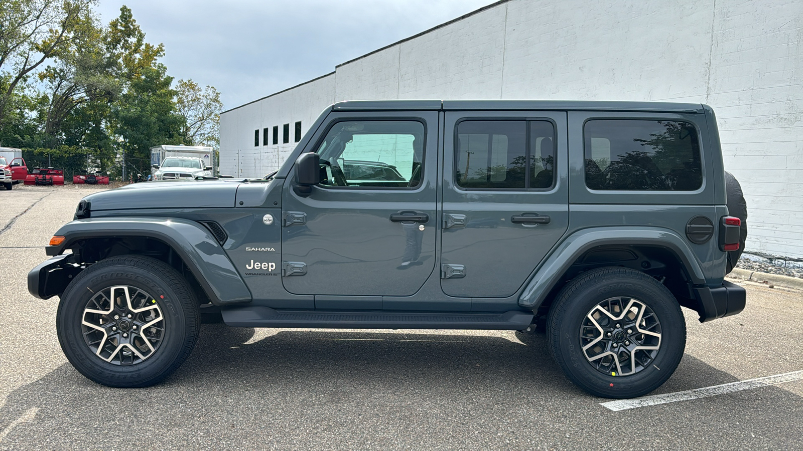 2024 Jeep Wrangler Sahara 2