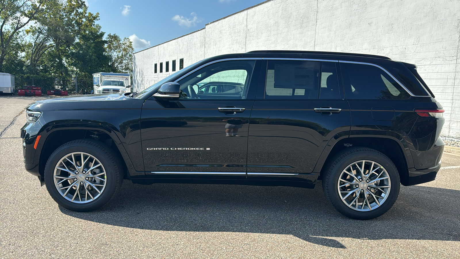 2025 Jeep Grand Cherokee Summit 2