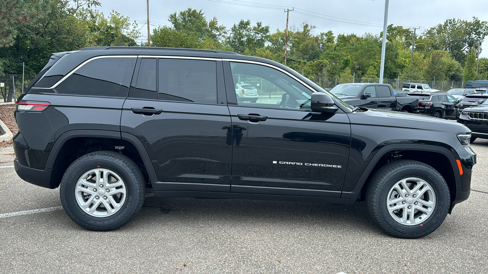 2025 Jeep Grand Cherokee Laredo 6