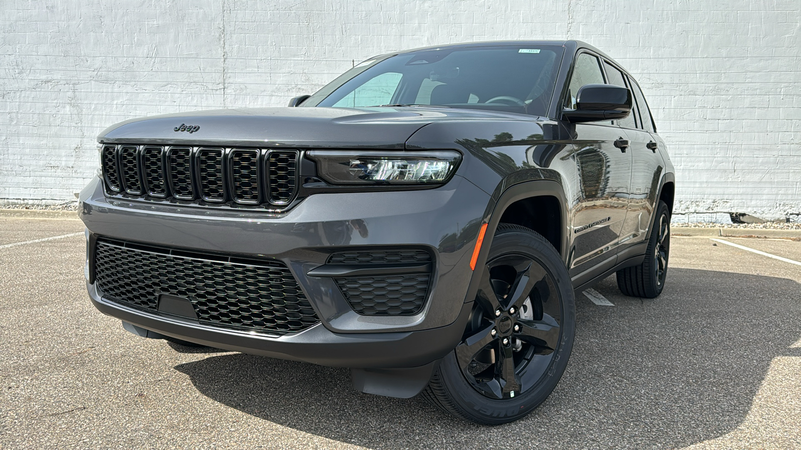 2025 Jeep Grand Cherokee Altitude 1