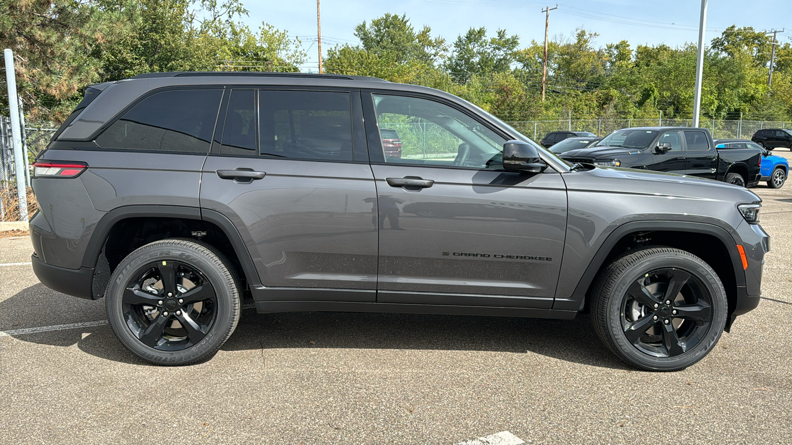 2025 Jeep Grand Cherokee Altitude 6