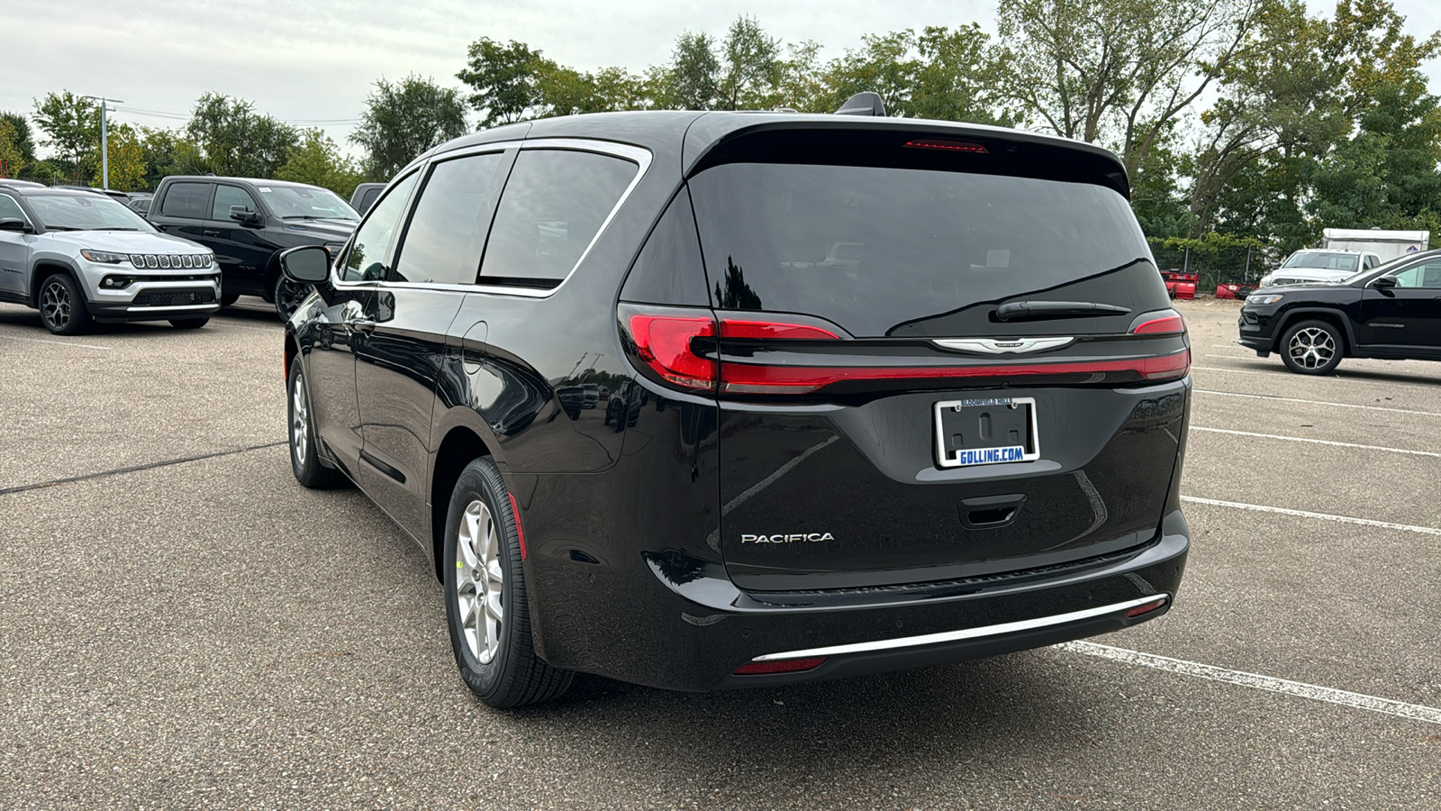 2025 Chrysler Pacifica  3