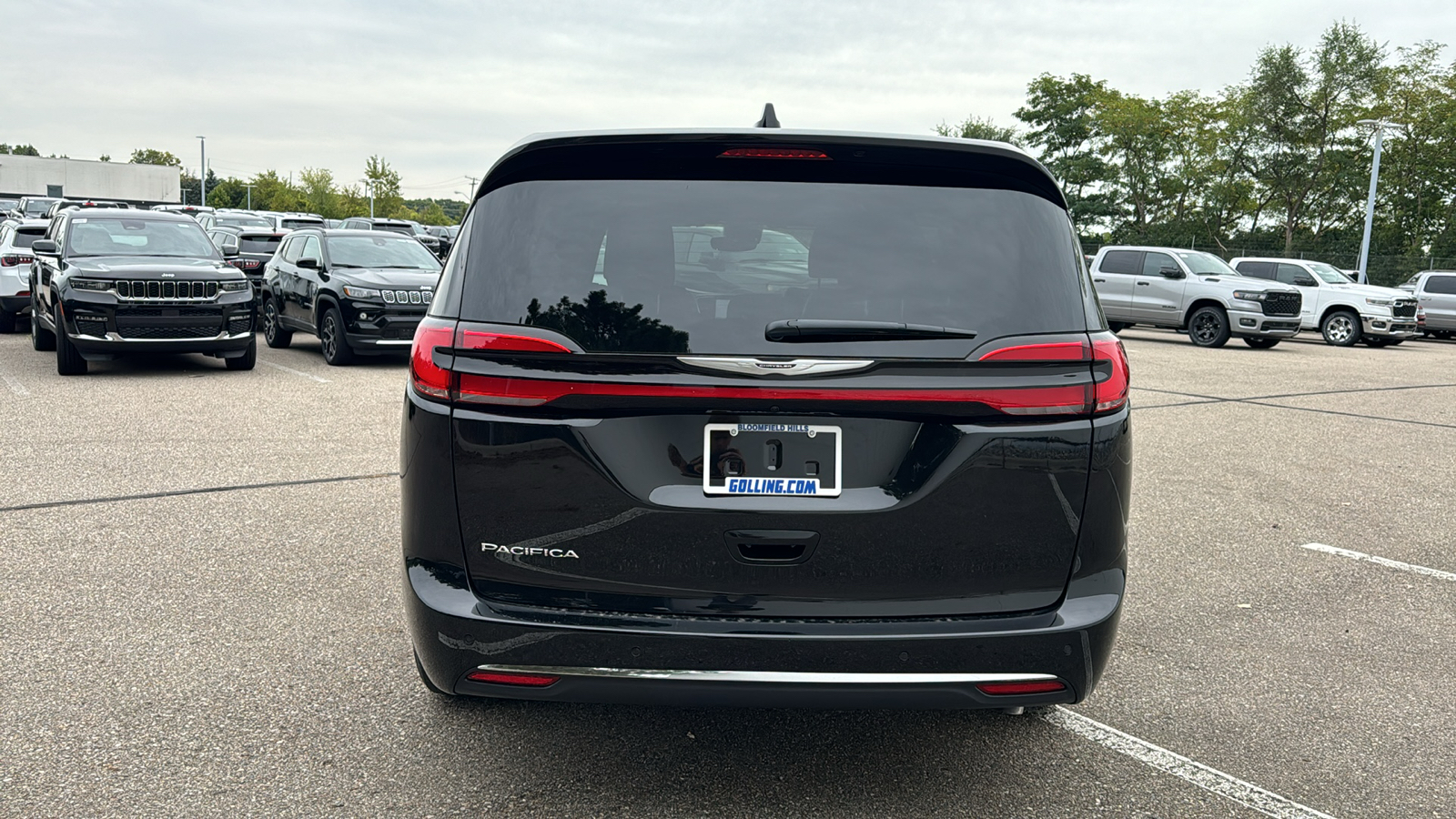 2025 Chrysler Pacifica  4