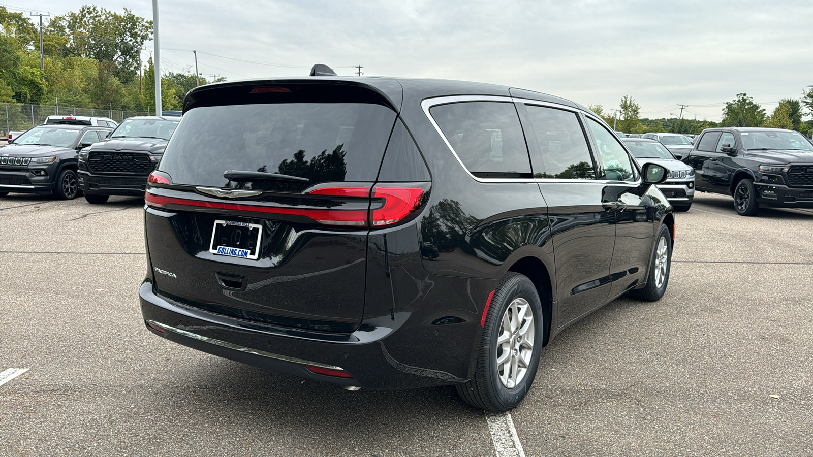 2025 Chrysler Pacifica  5