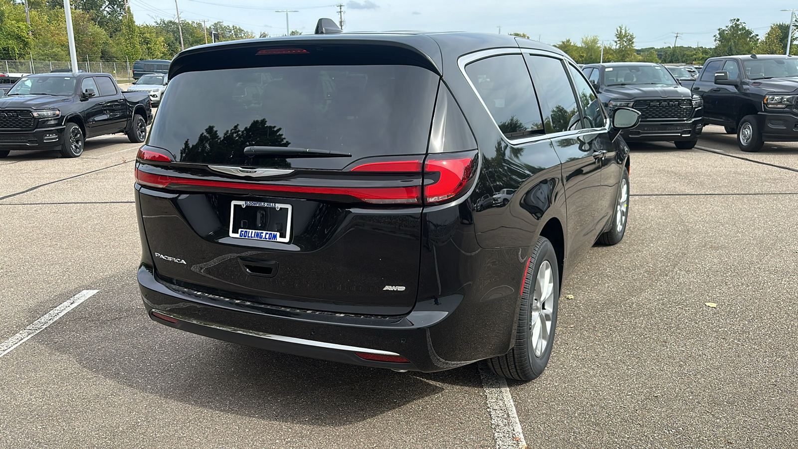 2025 Chrysler Pacifica  5