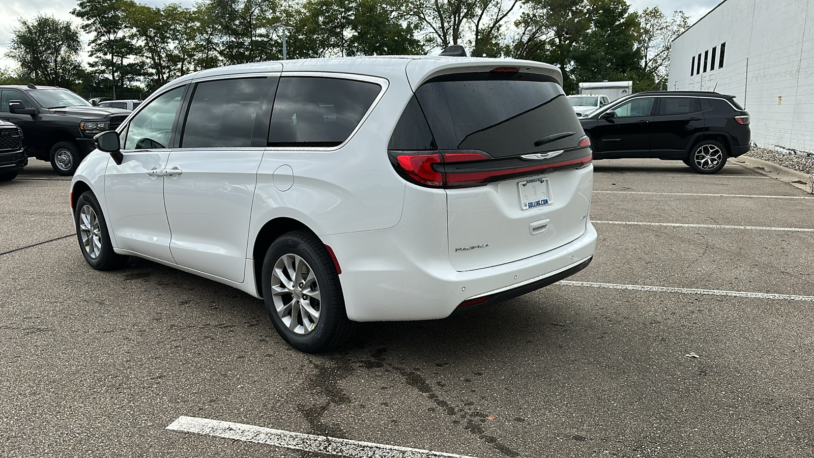 2025 Chrysler Pacifica  3