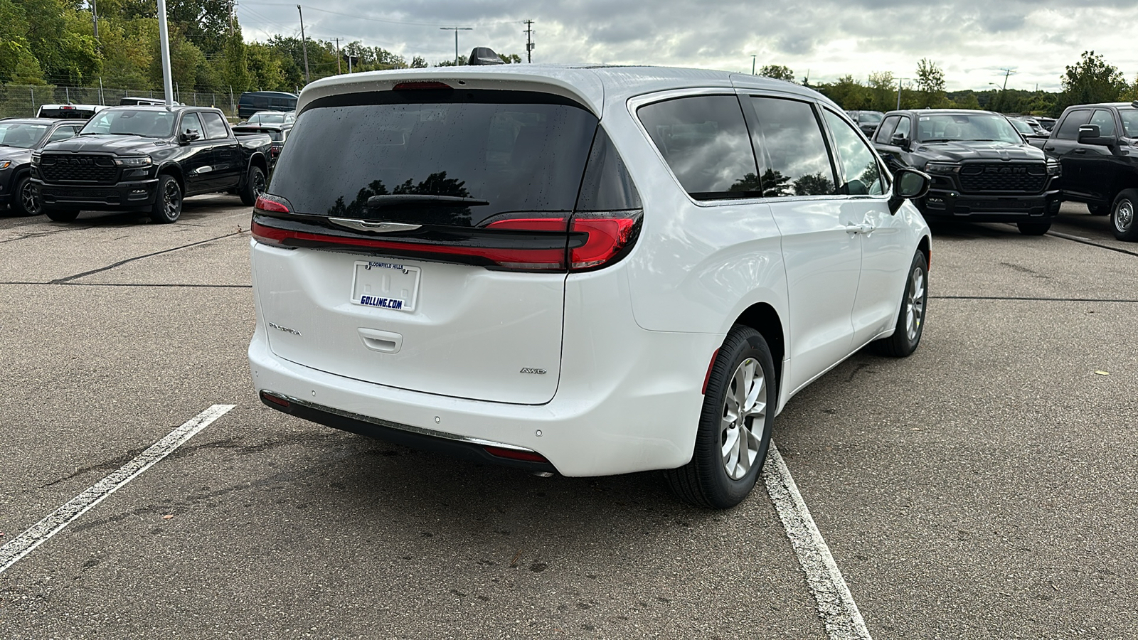 2025 Chrysler Pacifica  5