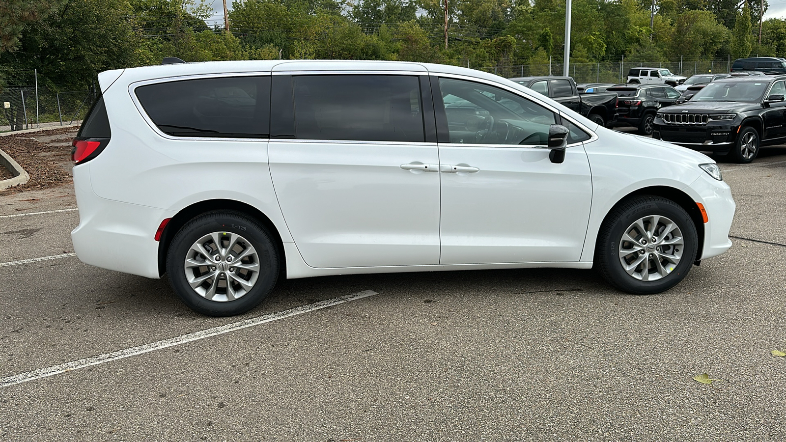 2025 Chrysler Pacifica  6