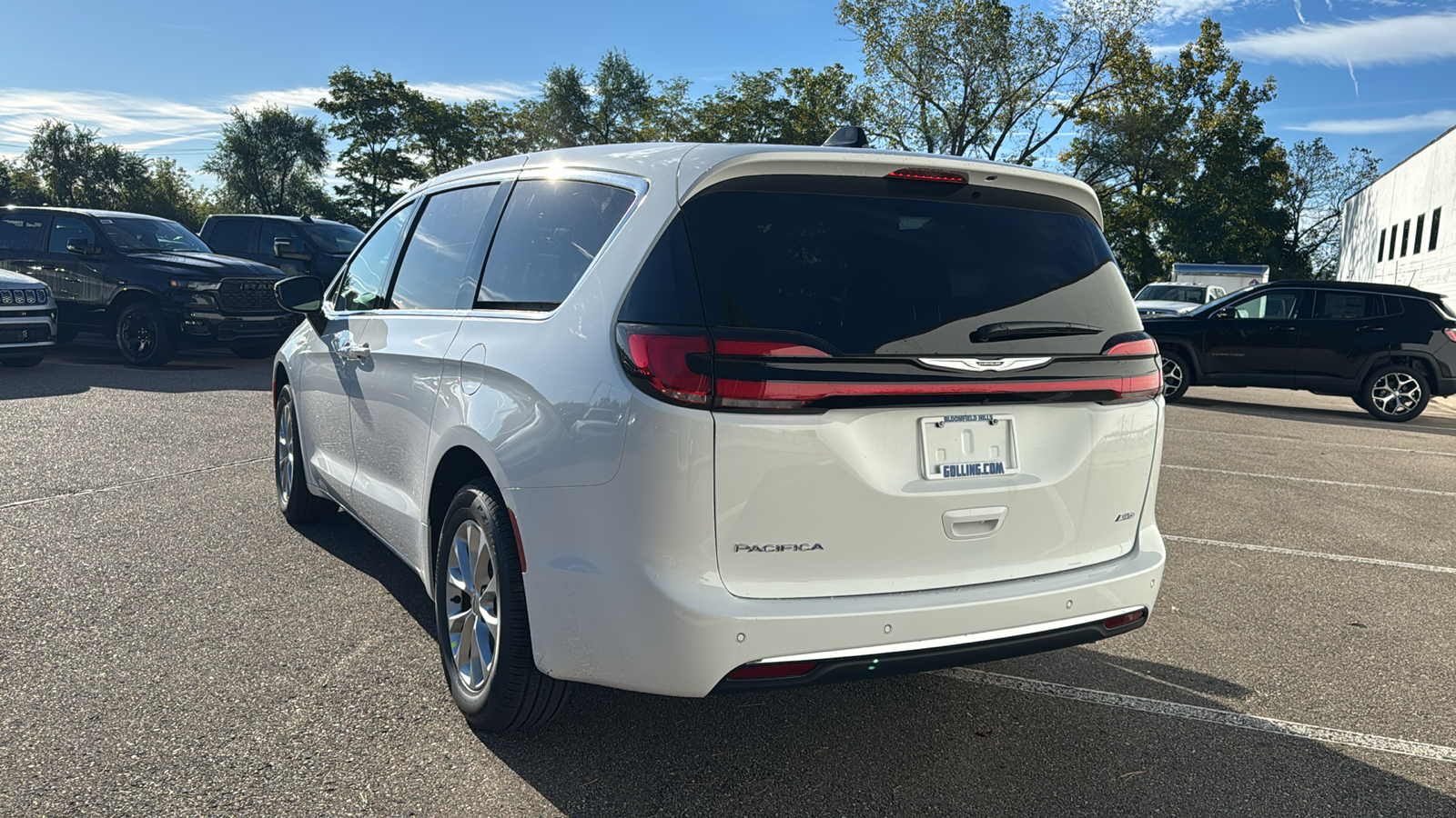 2025 Chrysler Pacifica  3